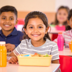 Como a alimentação escolar impacta a permanência e o desempenho dos estudantes, com reflexões de Sérgio Bento De Araújo sobre o papel estratégico da educação alimentar.