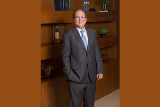 A recuperação judicial possui limites quanto à interrupção de ações trabalhistas, explica Lucas Gomes Mochi.