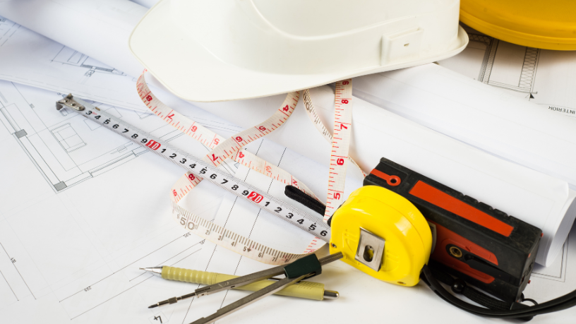 Ao adotar malhas de dutos aparentes, projetos ganham mais controle e agilidade na manutenção. Paulo Roberto Gomes Fernandes destaca os impactos na segurança.